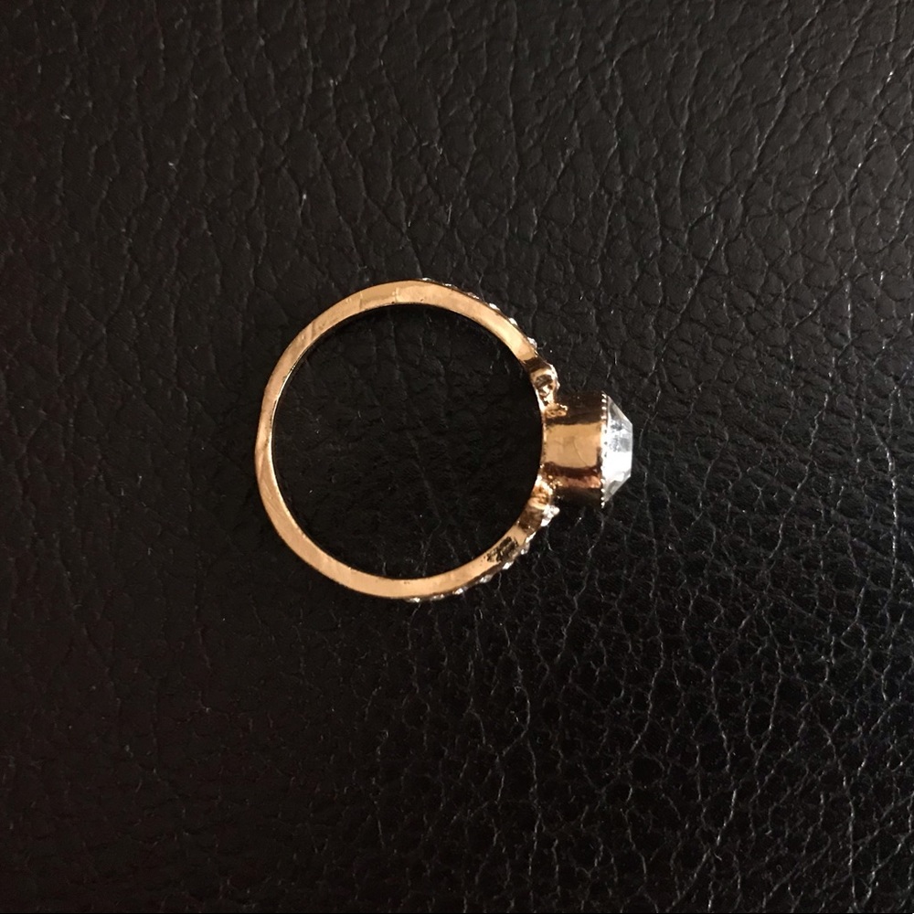 Gold Ring - Picture 3 of 4